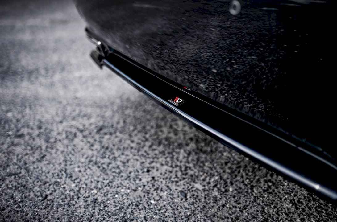 Maxton Design - CENTRAL REAR SPLITTER LEXUS LS MK4 FACELIFT (2012-2017)