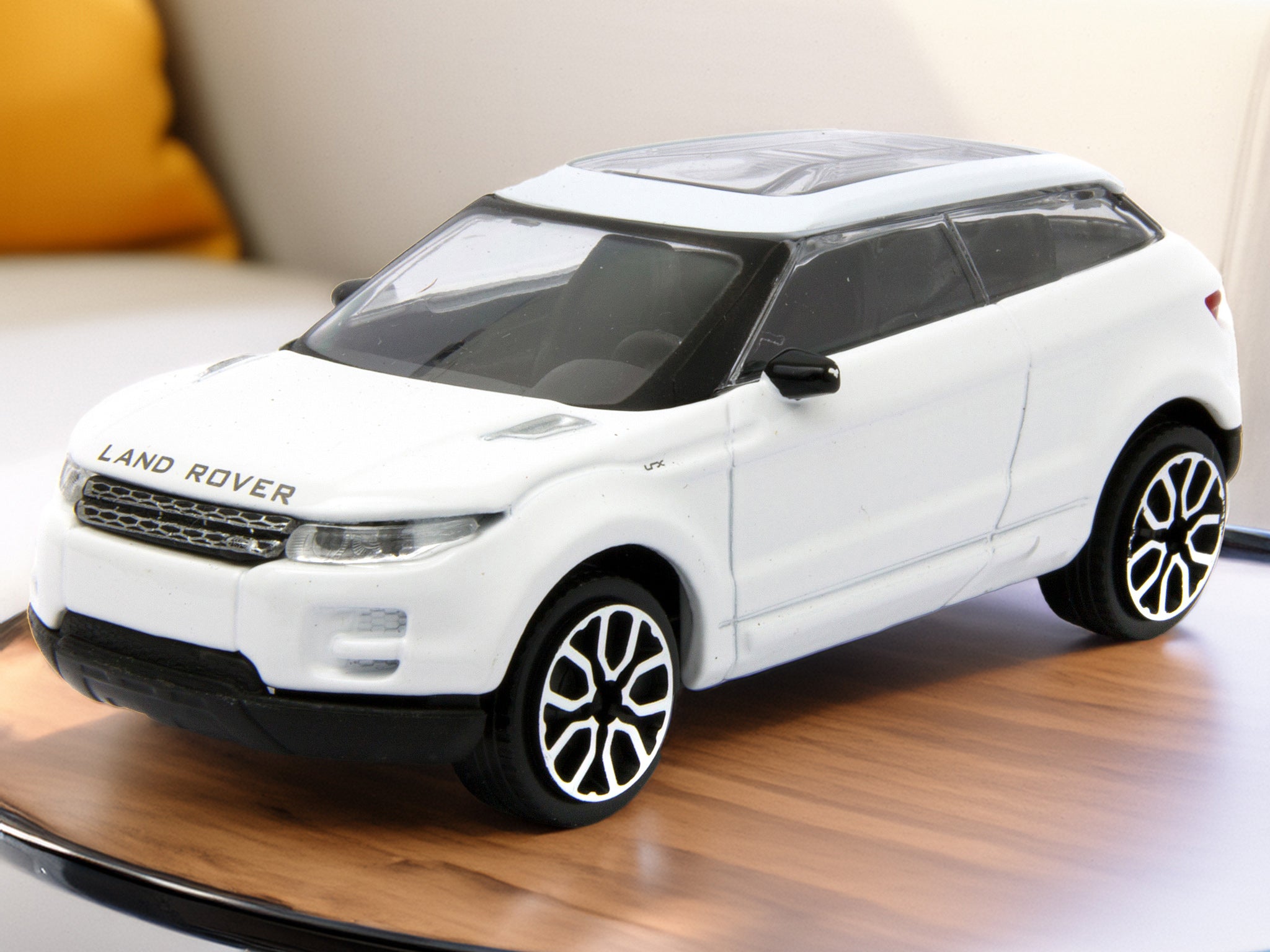Land Rover LRX Concept (Evoque) white - 1:43 Scale Toy Car