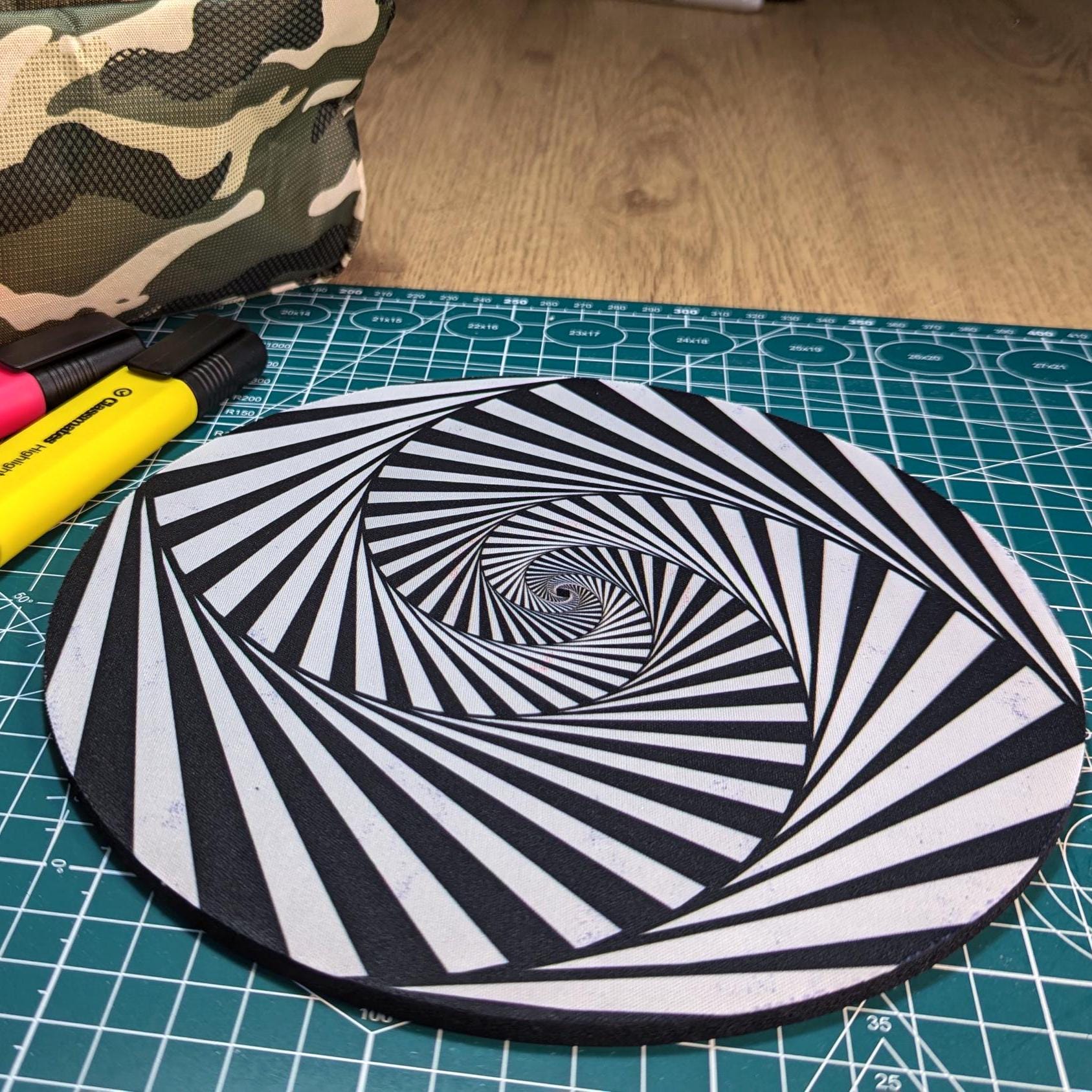 Inward Spiral Circular Mouse Pad - Round Computer Mat - Desktop mousepad - hypnotic gift