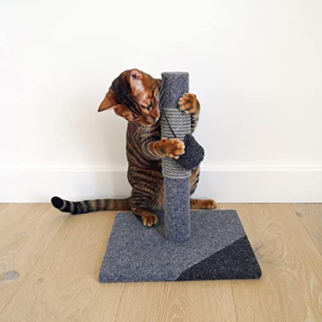 Rosewood Catwalk Collection Charcoal Felt Post for Cats, Grey