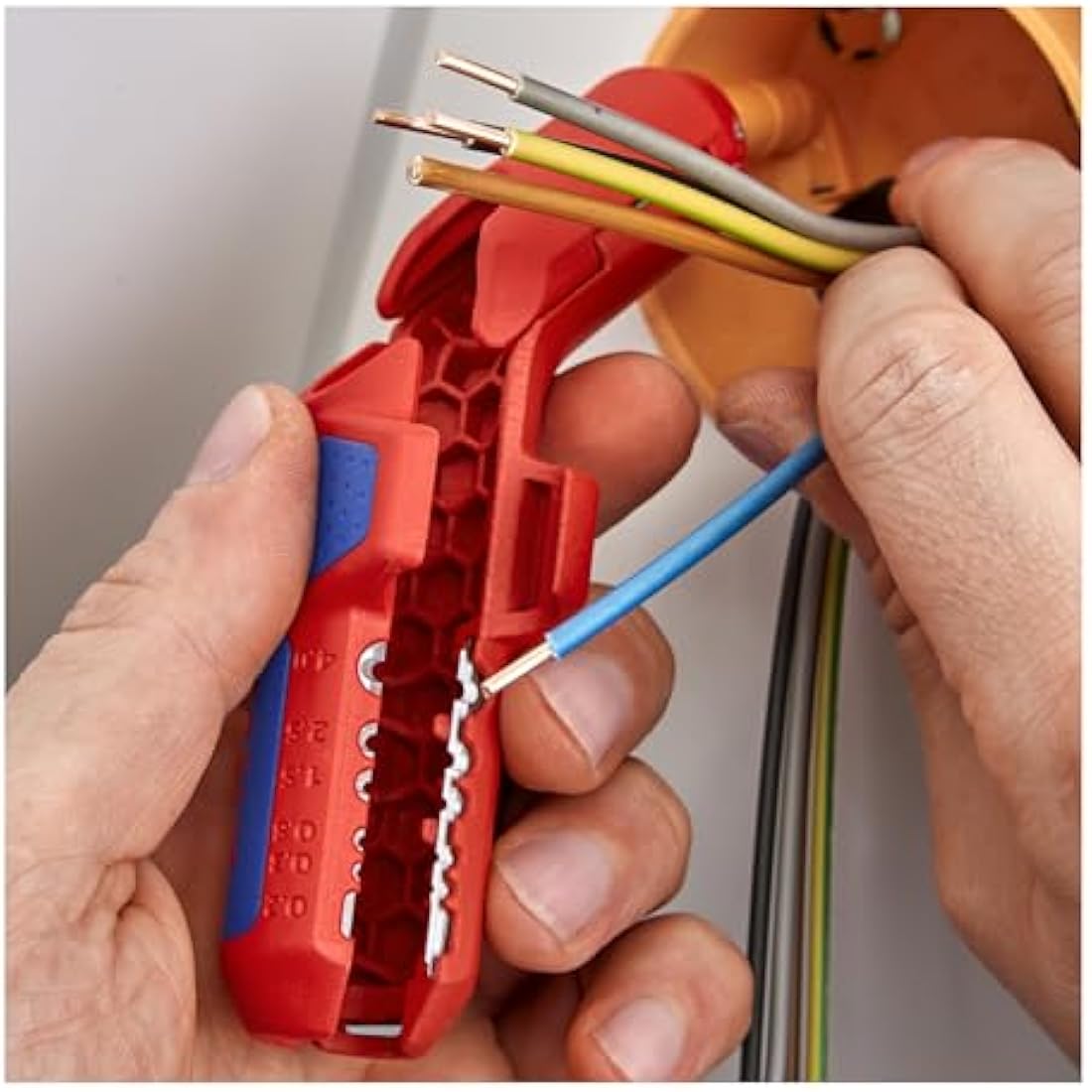 Knipex ErgoStrip Universal Stripping Tool, For left-handers 135 mm 16 95 02 SB