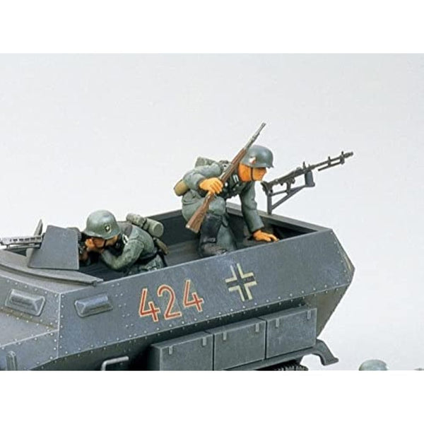 German Hanomag Sd.Kfz.251/1 Military 1:35 Plastic Model Assembly Kit