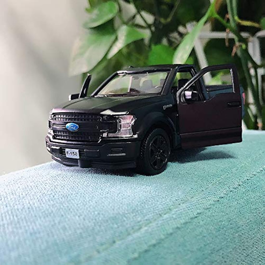 RMZ City 1:36 Scale Ford F150 Pickup Truck Casting Car Model, Zinc Alloy Toy Car for Kids, Pull Back Vehicles Toy Car for Toddlers Kids Boys Girls (Black)