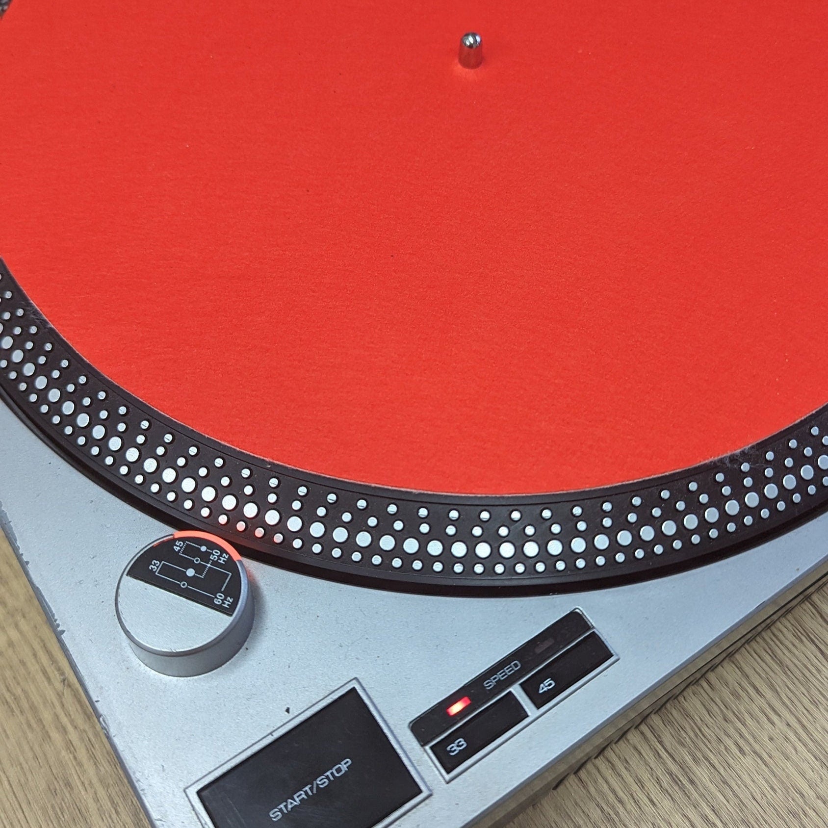 Pure Red Felt Slipmat – Bold Colour. Clean Sound. Total Control.
