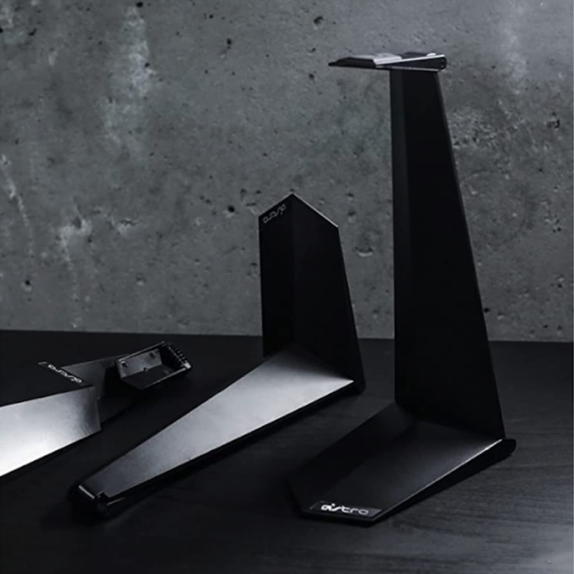 Logitech G Astro A30 LIGHTSPEED Wireless Gaming Headset, Bluetooth enabled, Dolby Atmos, Detachable Boom, 27h battery, USBC charging, for PS5, PS4, Xbox, Nintendo Switch, PC, Android - White