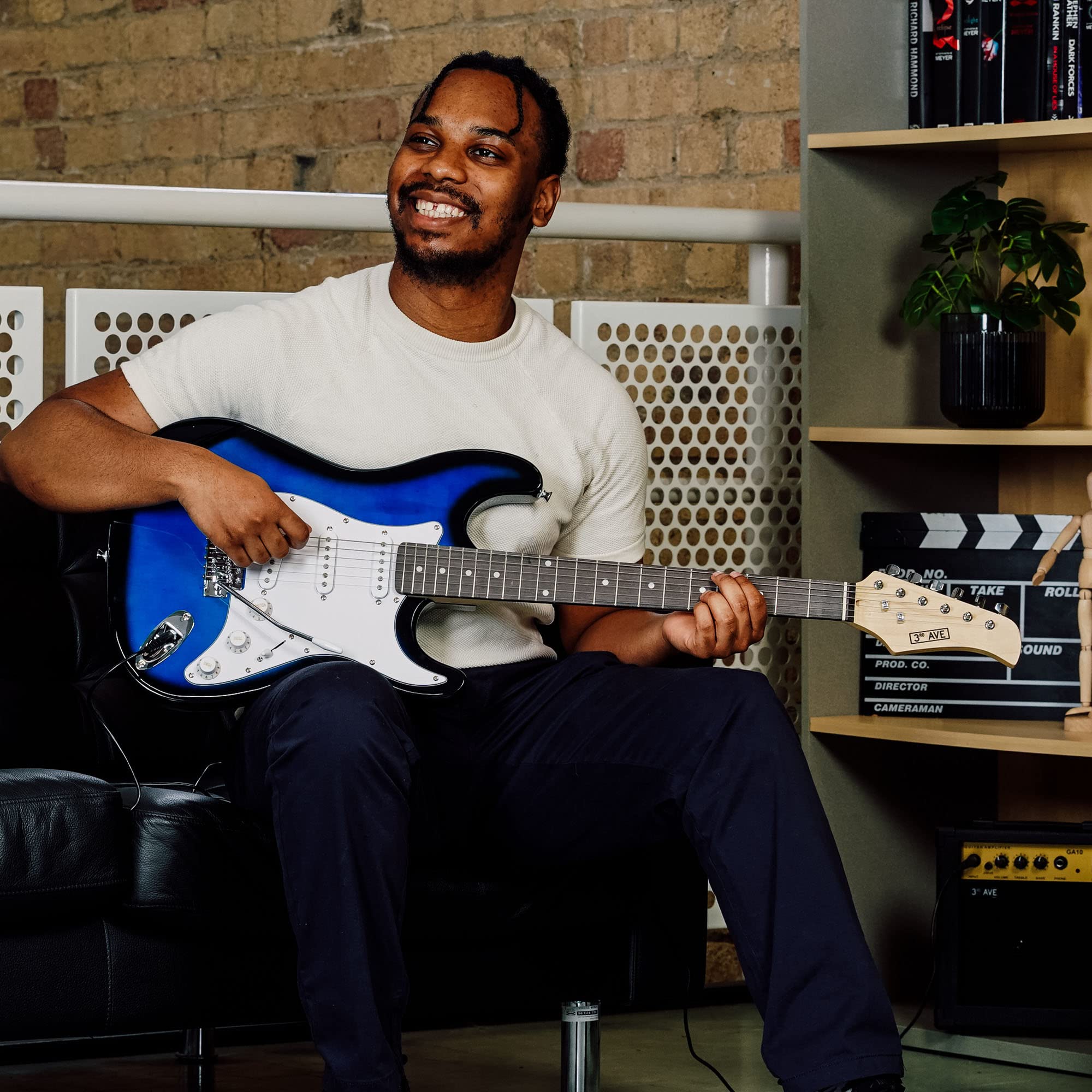 3rd Avenue XF Full Size 4/4 Electric Guitar Ultimate Kit with 10W Amp, Cable, Stand, Gig Bag, Strap, Spare Strings, Picks, Capo – Black