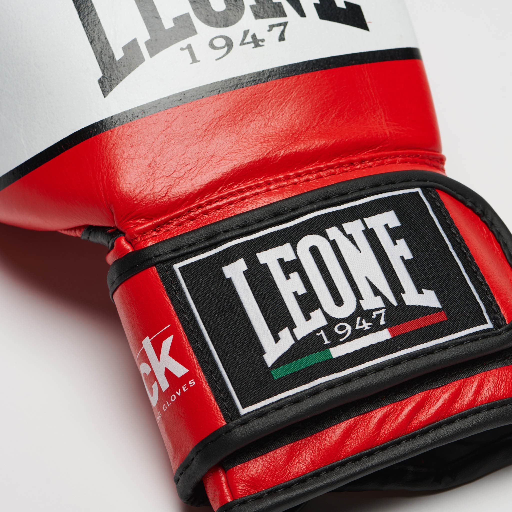 LEONE 1947, Shock Boxing Gloves, Unisex Adult, Red, 12 OZ, GN047