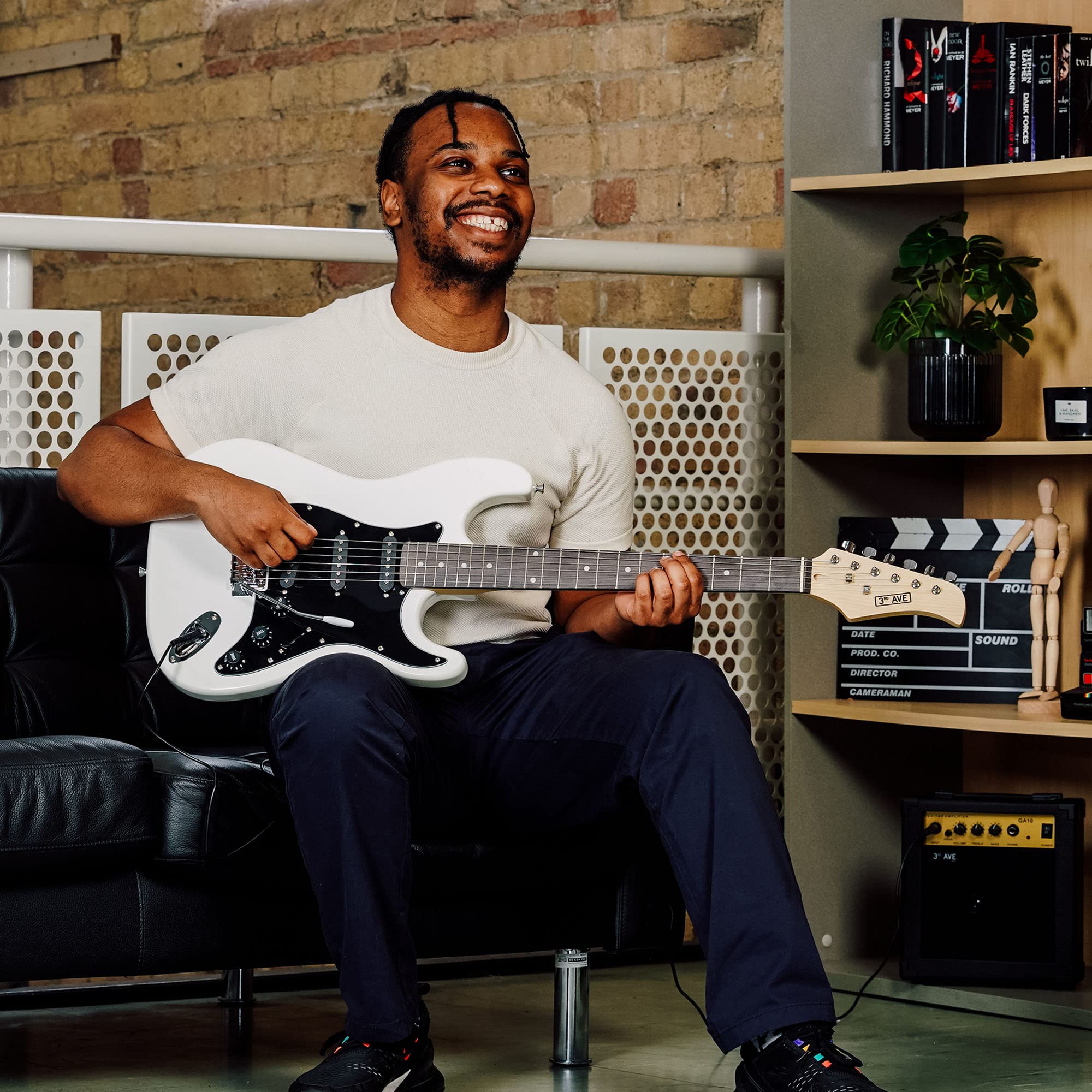 3rd Avenue XF Full Size 4/4 Electric Guitar Ultimate Kit with 10W Amp, Cable, Stand, Gig Bag, Strap, Spare Strings, Picks, Capo – Black