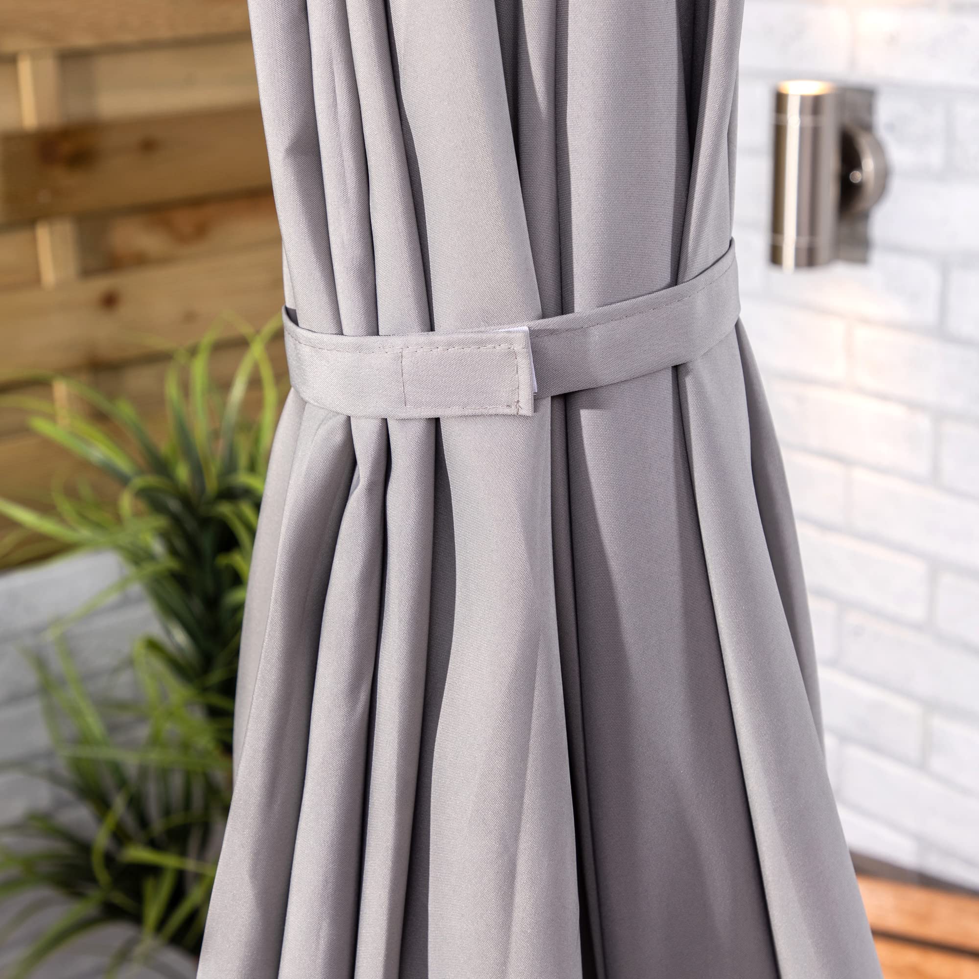 Alfresia 2.7 Metre Parasol - Round with Push Button Tilt, Outdoor Table Parasol Umbrella with Crank Handle, Garden Patio Sun Shade, Grey, Easy Assemble