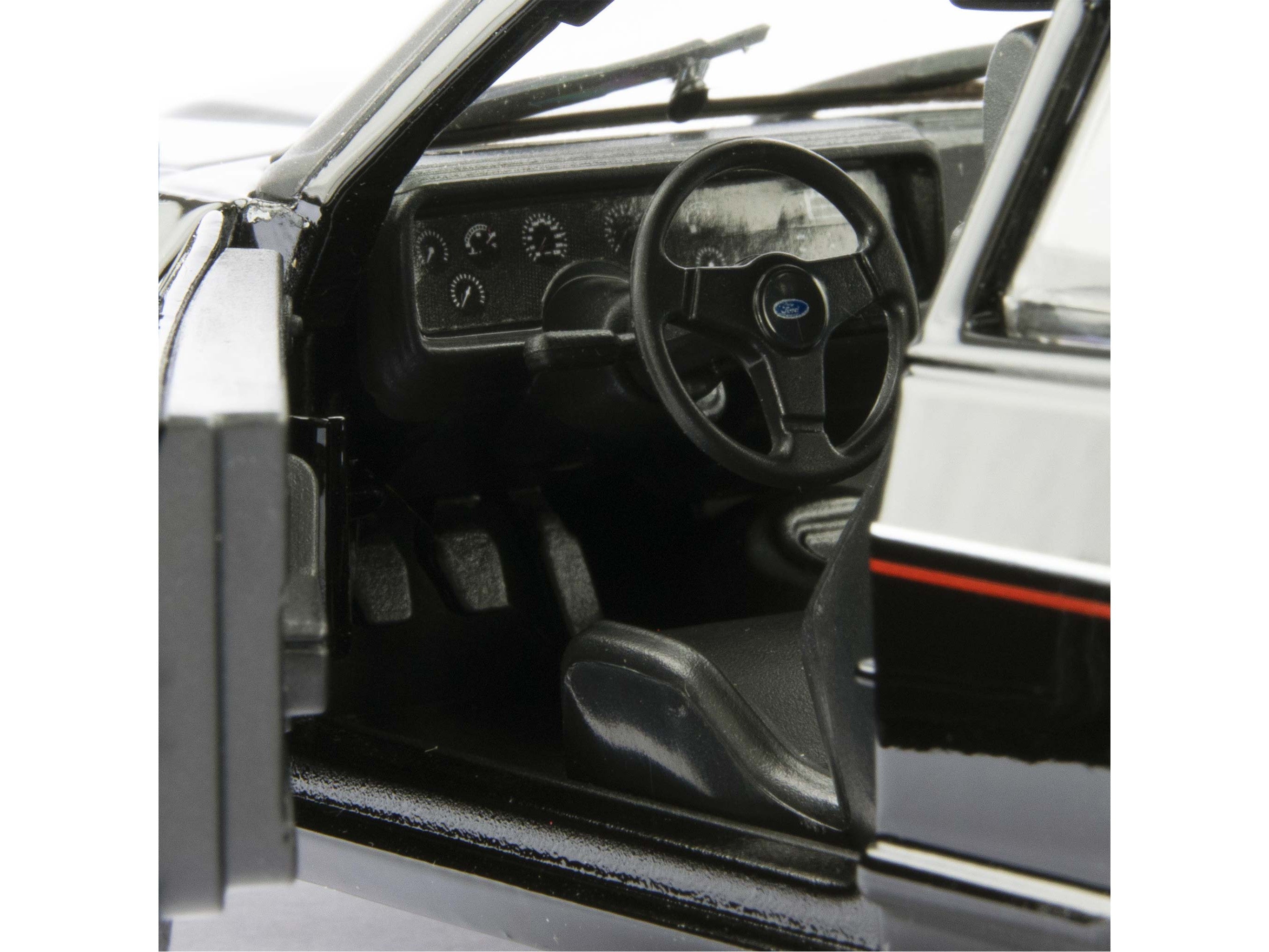 Ford Capri 2.8i 1982 black- 1:24 Scale Model Car