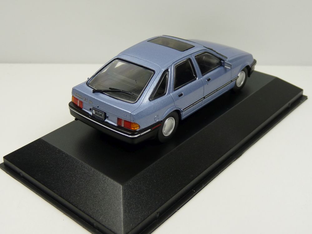 Ford Sierra Ghia 1984 Blue 1:43 Scale Diecast Model