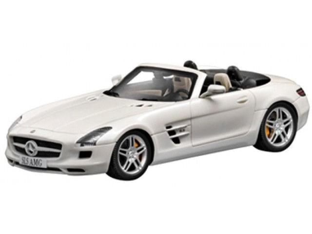 Mercedes-Benz SLS AMG Roadster White 1:43 Scale Bburago Diecast Toy Car