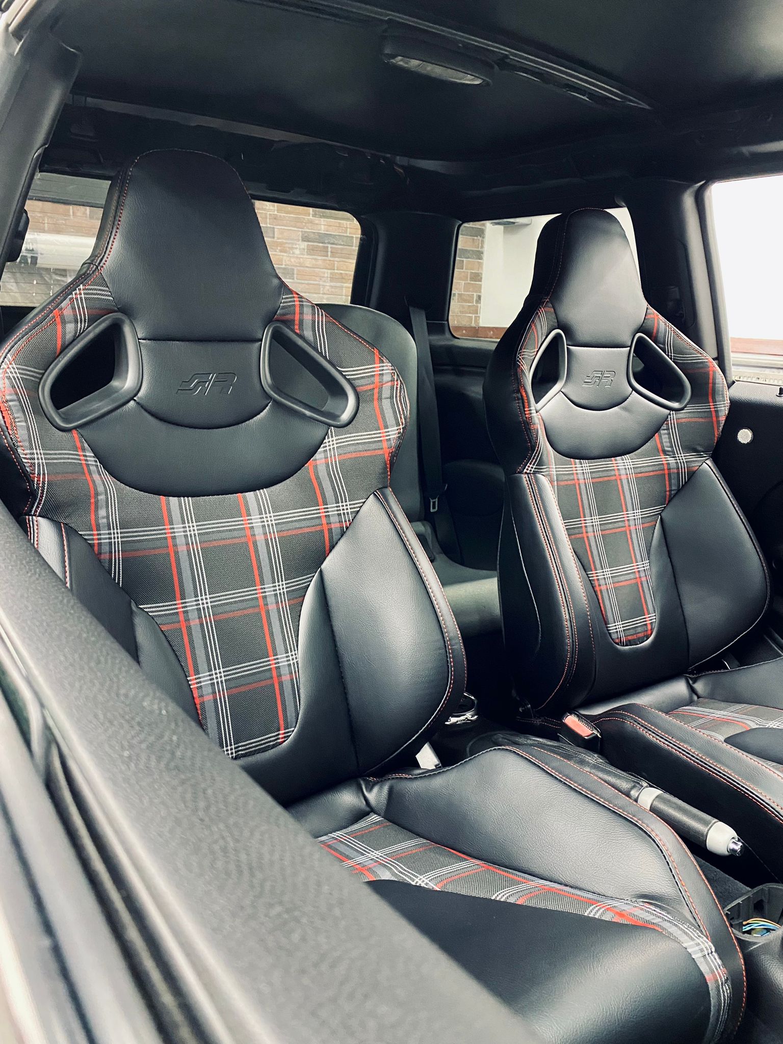 Simoni Racing x1 Individual Universal Plaid Check Tartan GT Jackie x1 Bucket Seat Black & Red inc Base Mounted Slide Runners