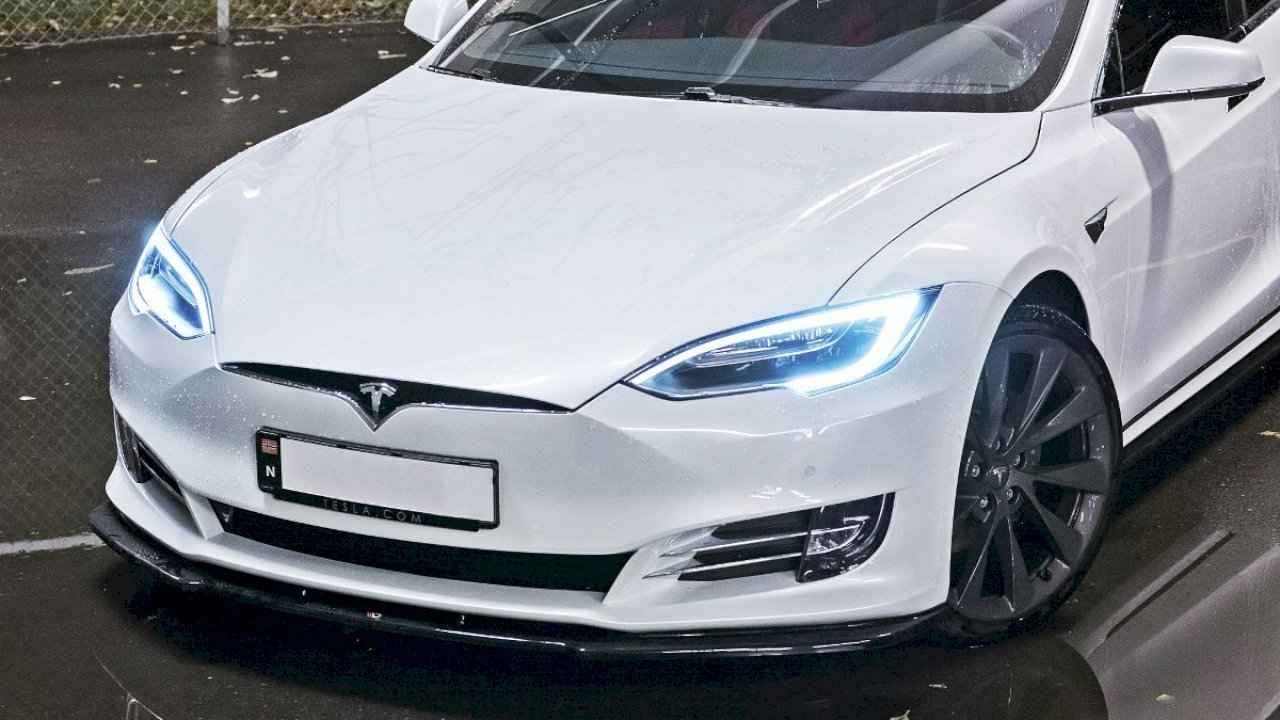 Maxton Design - FRONT SPLITTER V.1 TESLA MODEL S FACELIFT (2016-)