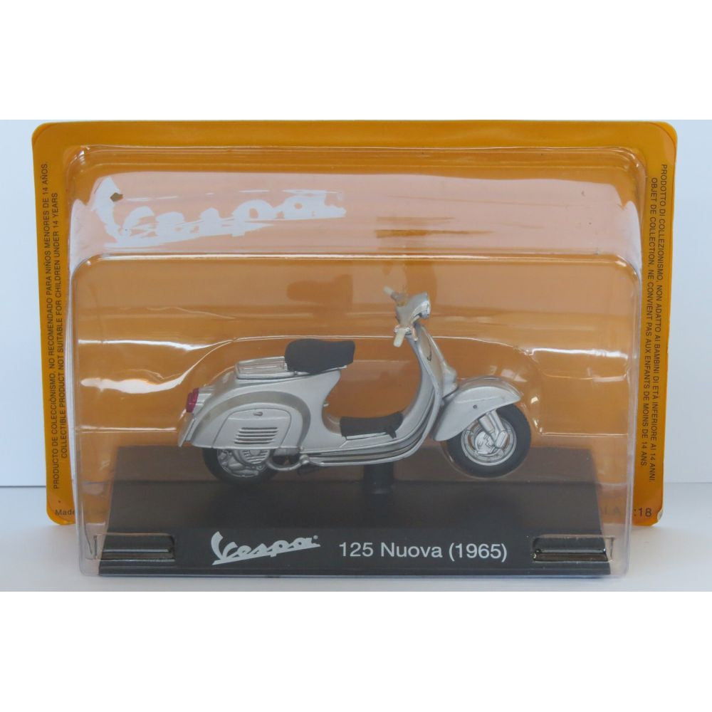 Vespa 125 Nuova 1965 silver 1:18 Scale Diecast Model