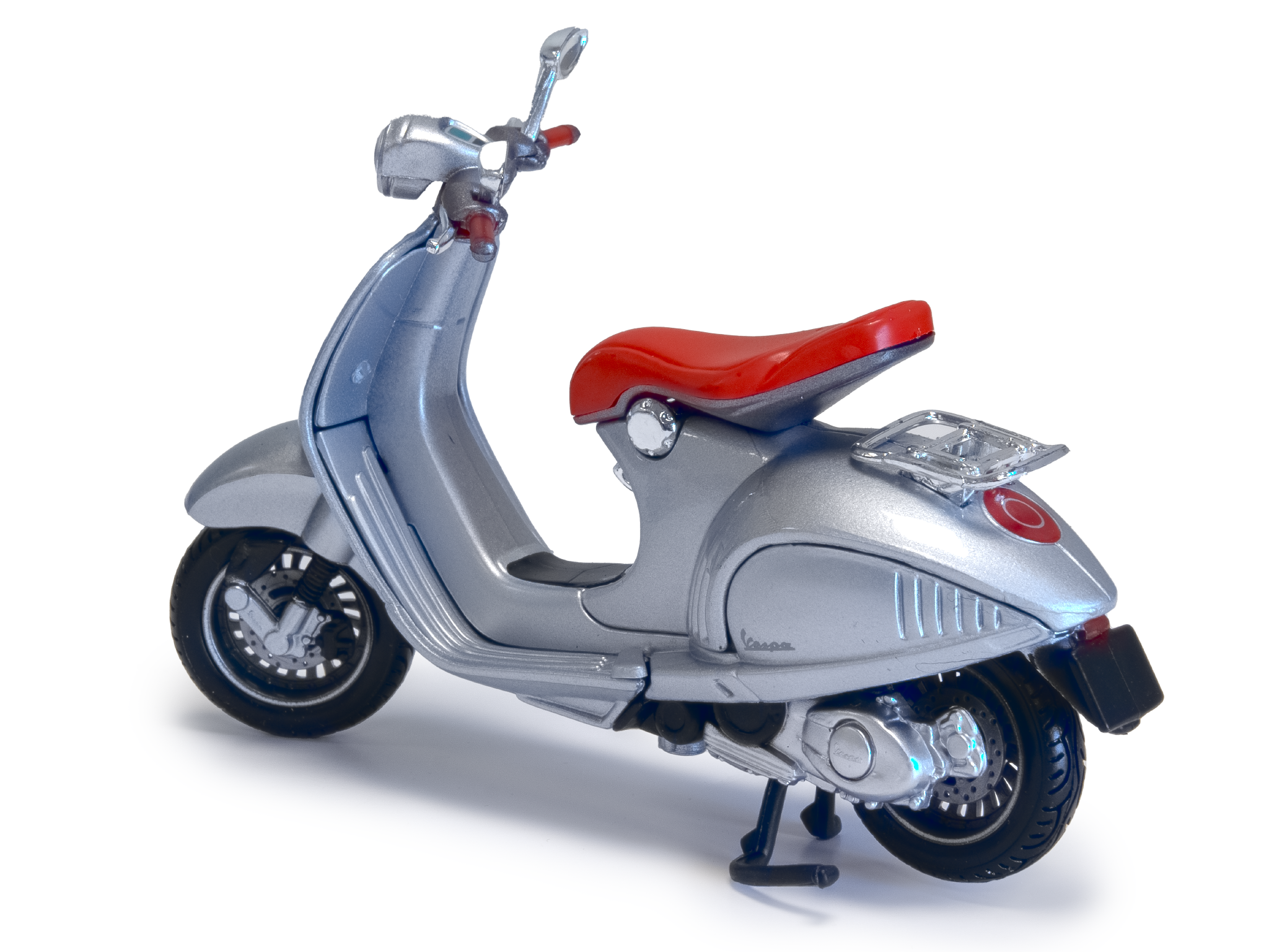 Vespa 946 Bellissima 2014 Silver 1:18 Scale Maisto Diecast Model