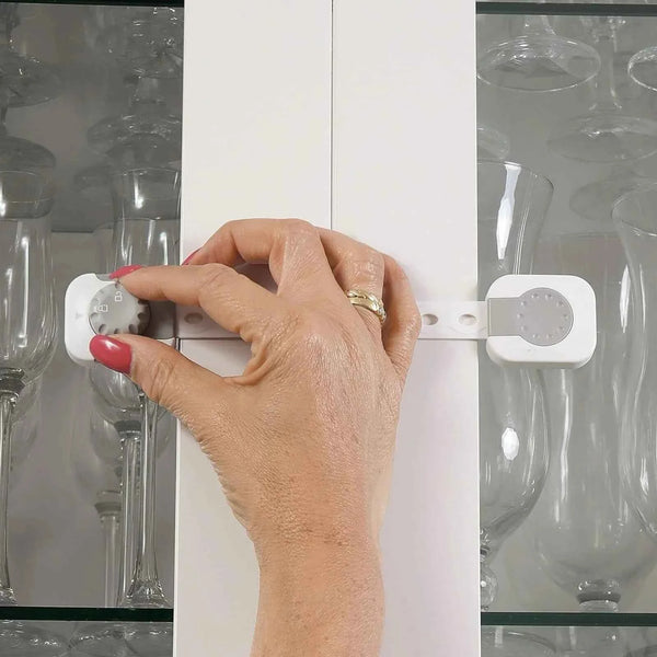 Dreambaby Twist 'N Lock Multi-Purpose Safety Latch Polybag Pack of 6 - White & Grey