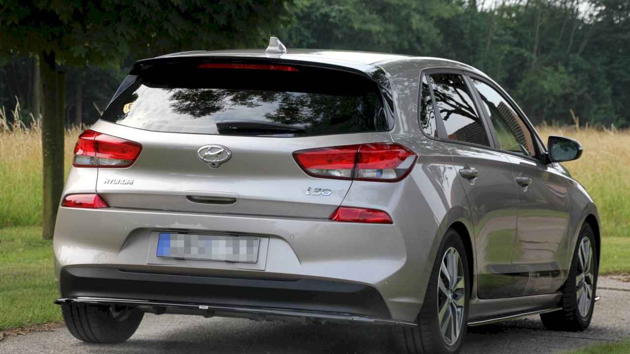 Maxton Design - CENTRAL REAR SPLITTER (VERTICAL BARS) HYUNDAI I30 MK3 HATCHBACK (2017-2020)