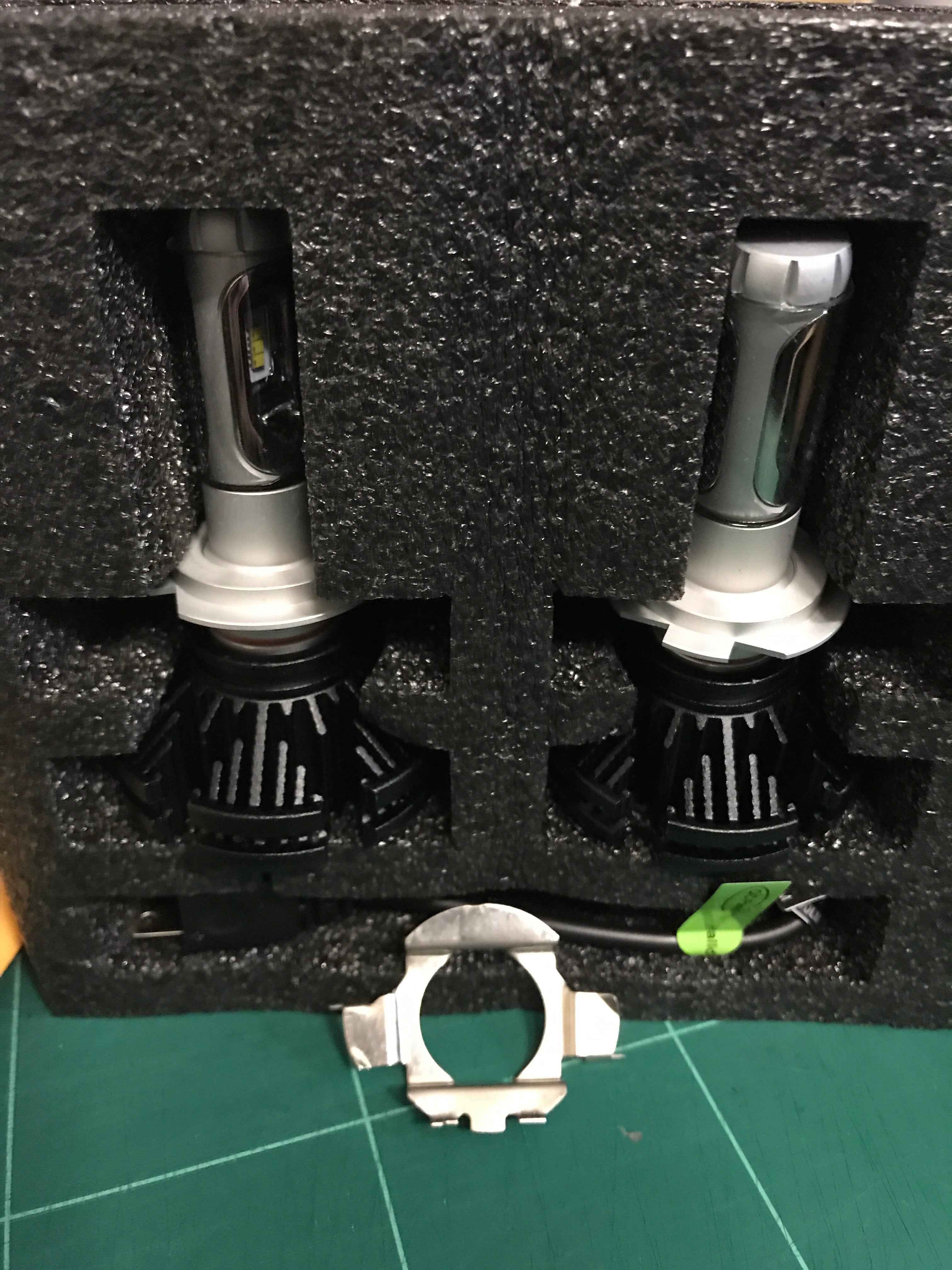 H7 LED Headlight Retaining Clip – Twist Lock Holder | Pair (477 | PX26d)