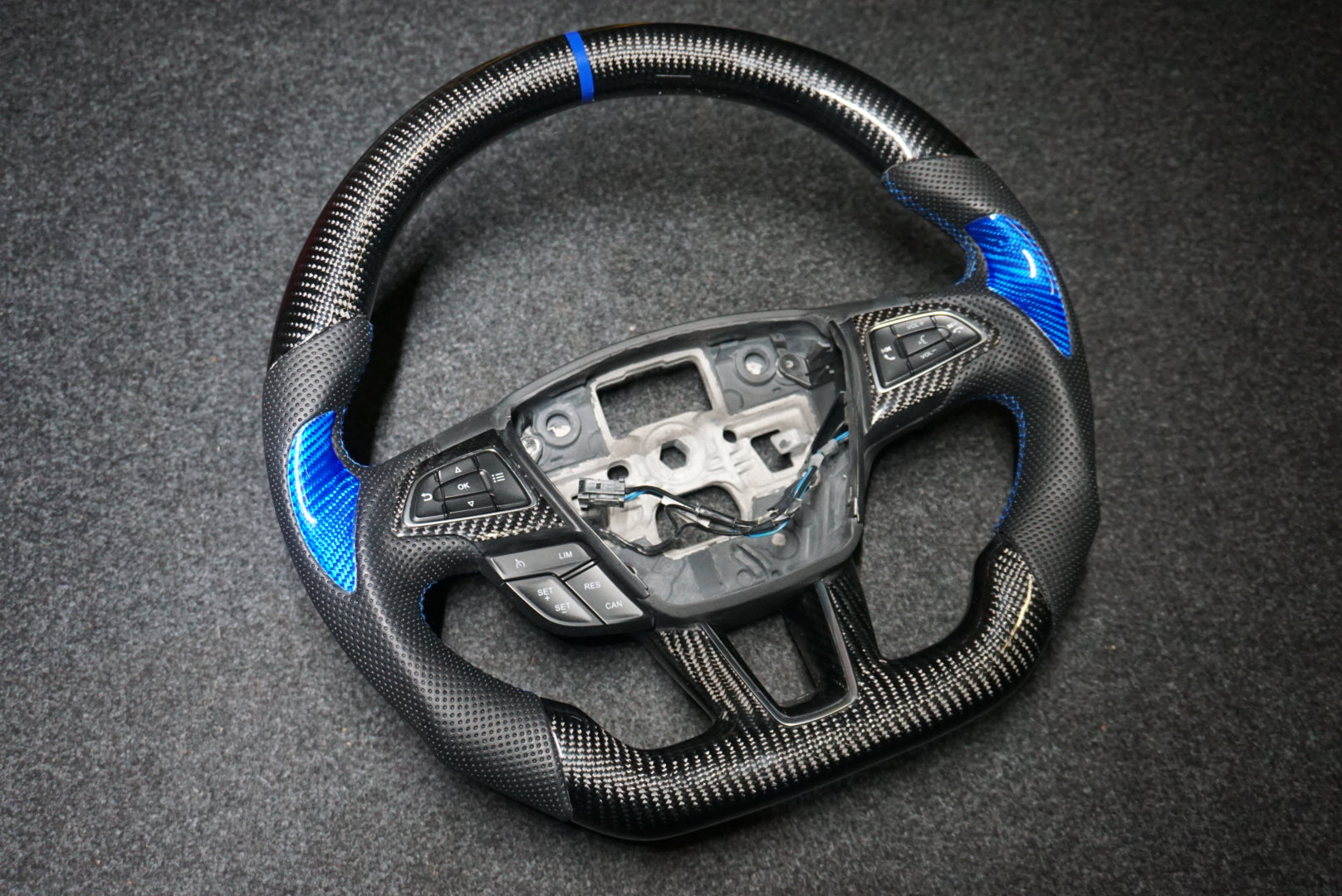 Ford Focus MK3.5 Base / ST / RS Carbon Fibre Steering Wheel (Custom 2014 - 2018)