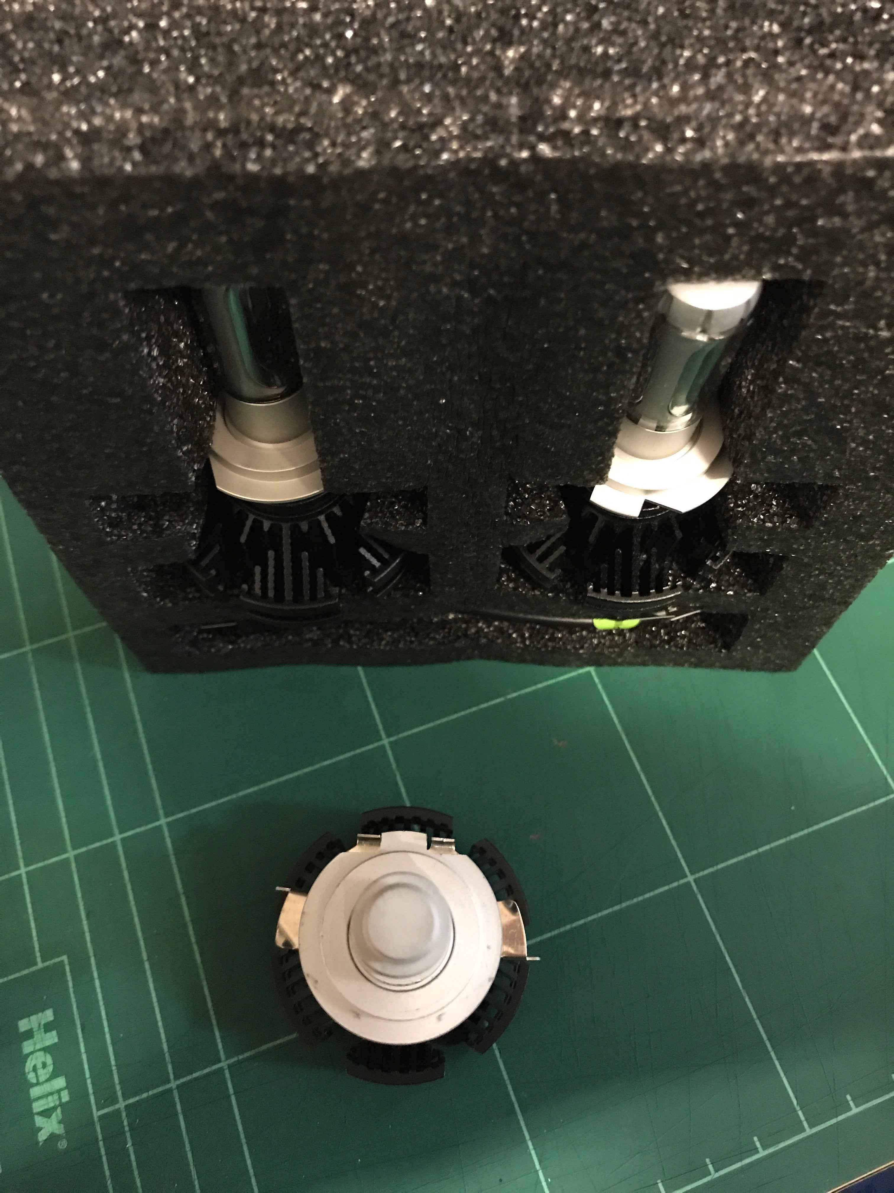 H7 LED Headlight Retaining Clip – Twist Lock Holder | Pair (477 | PX26d)