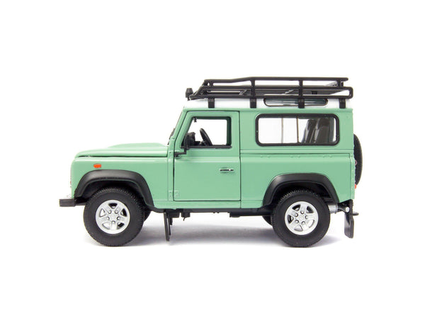 Land Rover Defender 90 with snorkel green - 1:24 Scale