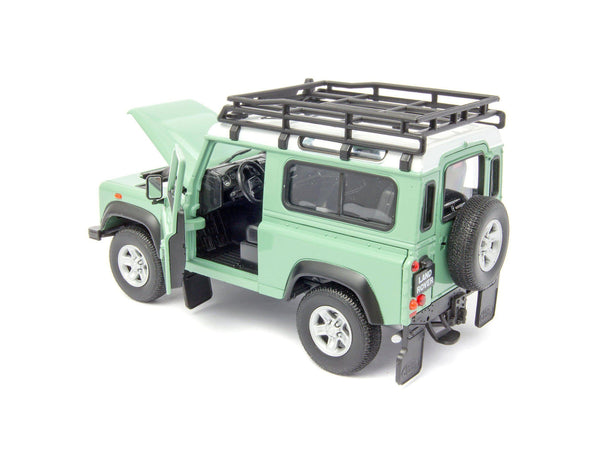 Land Rover Defender 90 with snorkel green - 1:24 Scale
