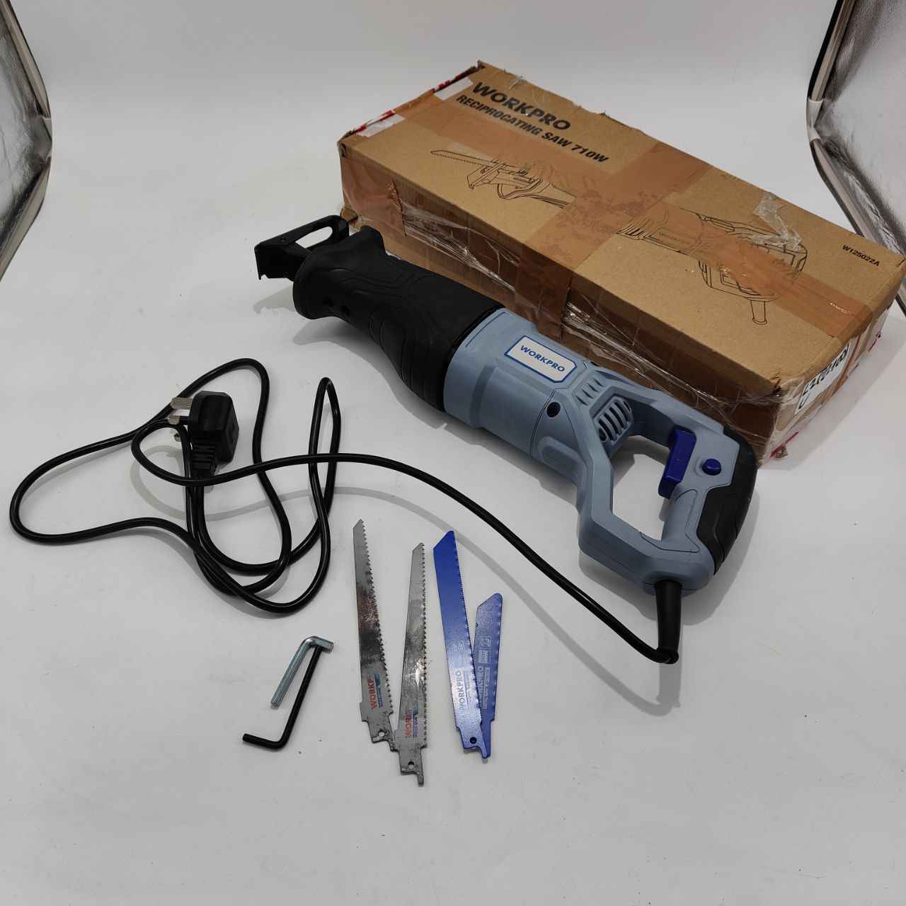 WORKPRO 710W Reciprocating Saw, 4 Blades, 2800 RPM, Variable Speed, Corded