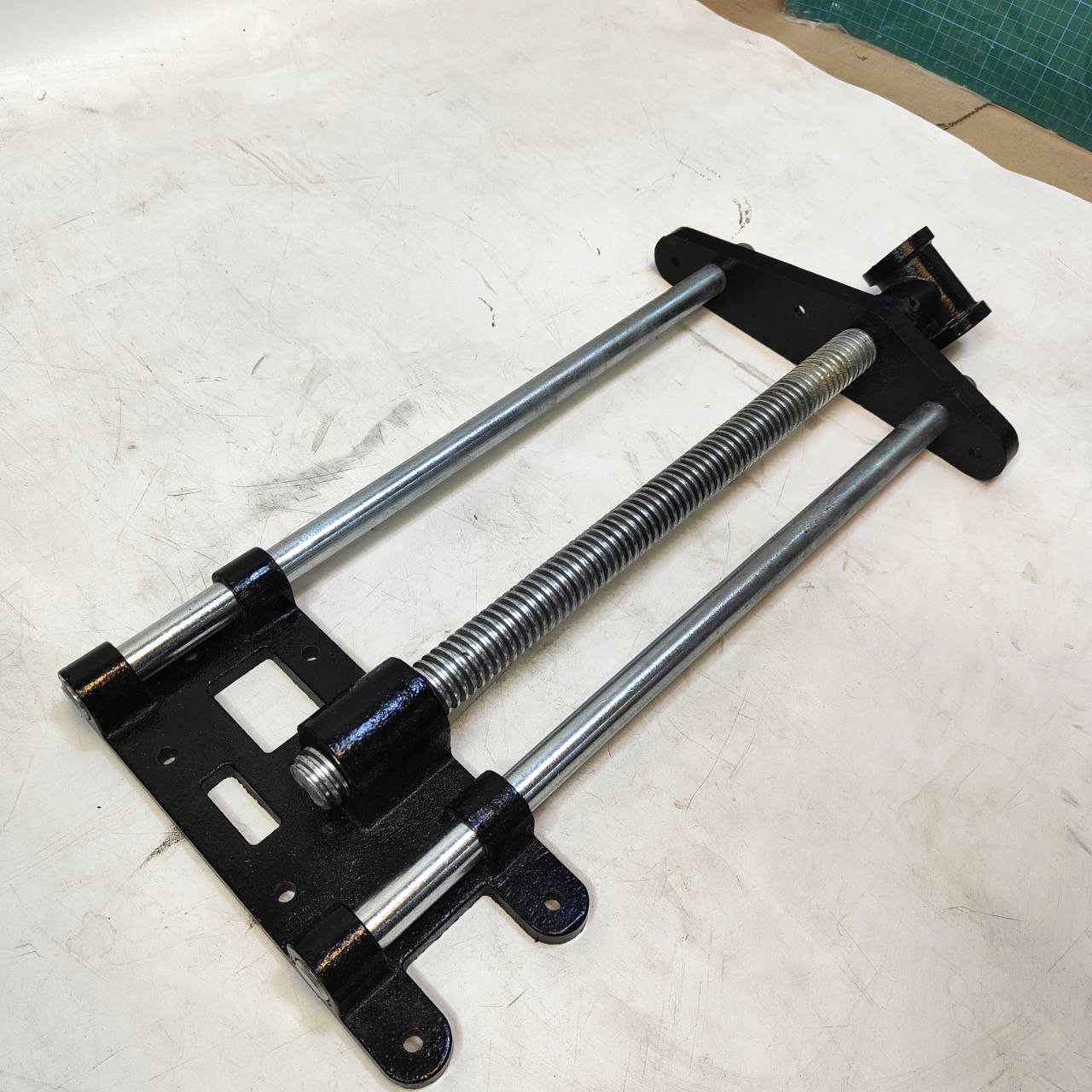 10.5" Heavy Duty Steel Front Vise – Workbench Clamp for Woodworking & Welding
