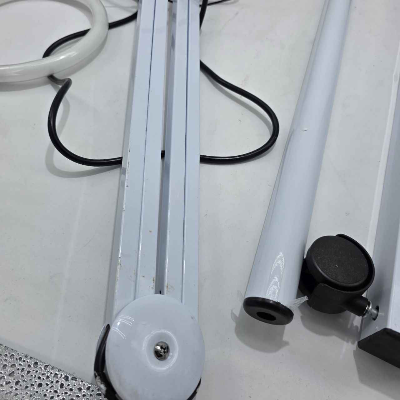 5X Magnifying Floor Lamp with Wheels – Adjustable Arm for Beauty & Tattoo