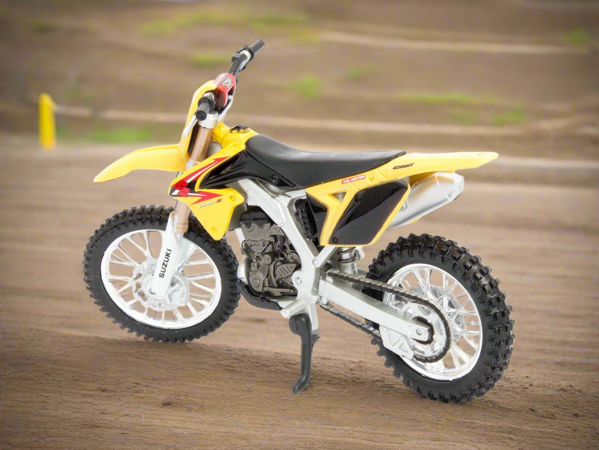 Suzuki RM-Z450 Yellow 1:18 Scale Bburago Diecast Model