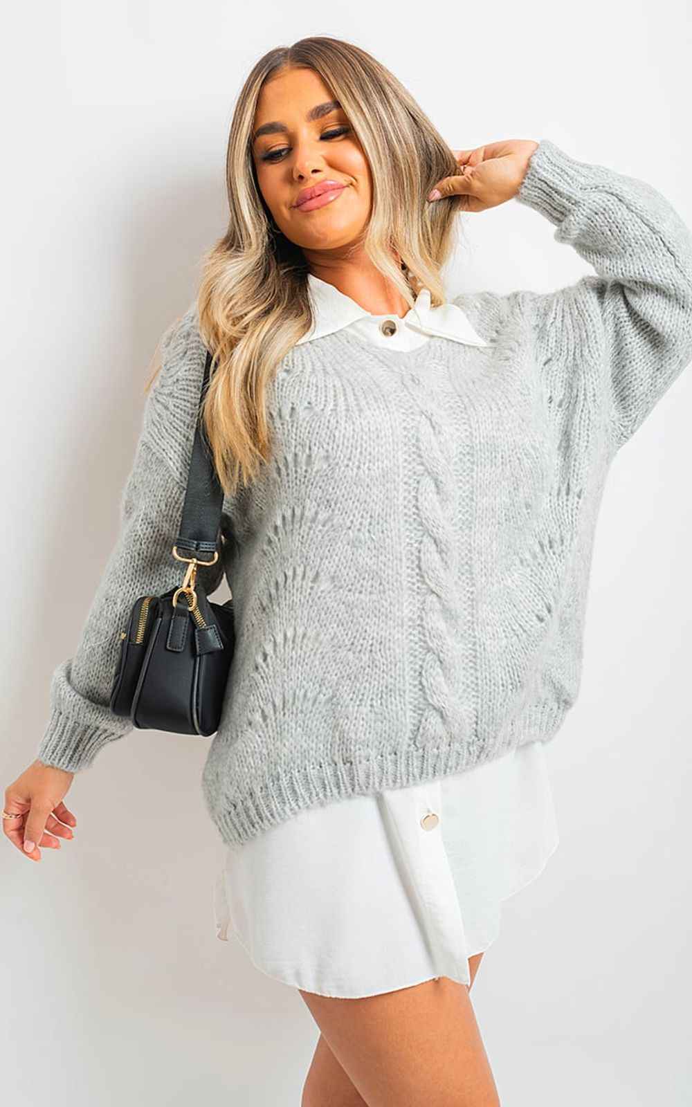 Cozy & Chic: Emely V Neck Knitted Jumper ????